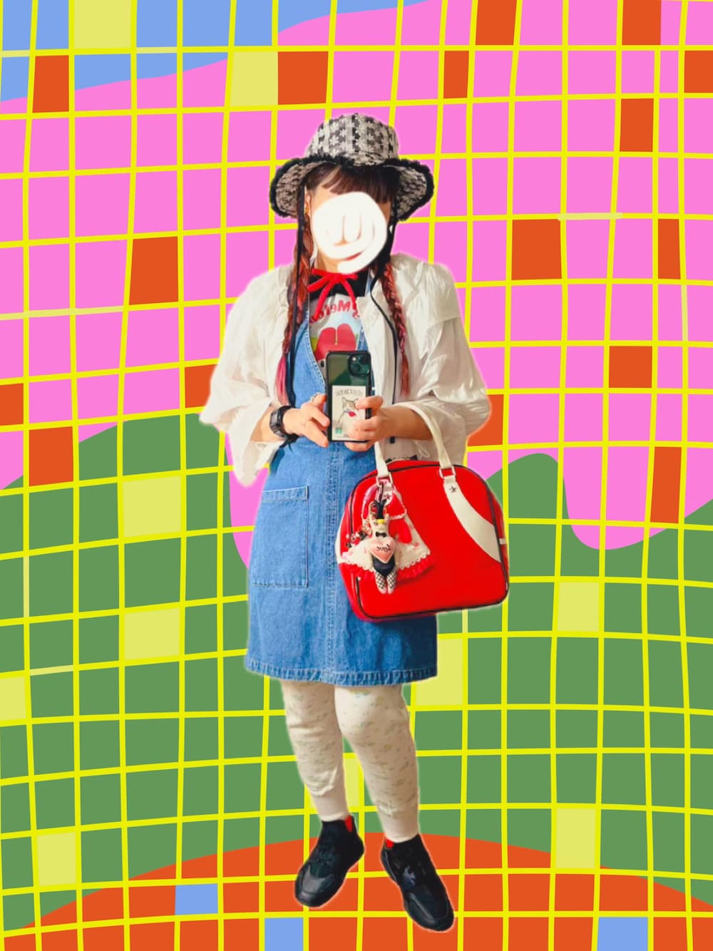 ブラック系のTシャツ/カットソー、ホワイト系のその他パンツ、ブルー系のベストを着用したレディースの春コーディネートの1枚目の写真