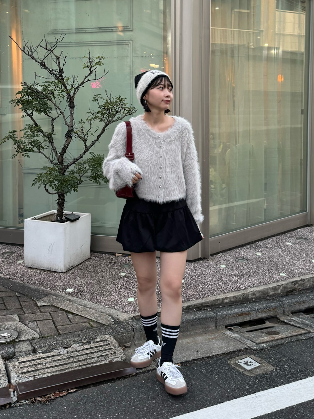adidasのアイテムを使った「バルーンスカート」の人気