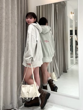 「アイテム（パーカー）」を使った、ayaさん（レディース・160cm）の秋コーディネート