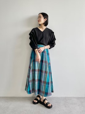 「パーソナルカラー_WINTER」｜「アイテム（アクセサリー）」を使った、栗本（kurimoto）さん（レディース・158cm）の春コーディネート