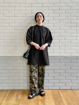 「花柄パンツ」｜「アイテム（サンダル）」を使った、栗本（kurimoto）さん（レディース・158cm）の夏コーディネート