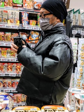 「アイテム（キーホルダー）」を使った、宣さん（メンズ・168cm）の冬コーディネート