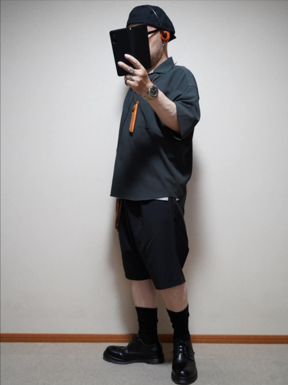 「メンズファッション、お洒落さんとつながりたい、大人カジュアル、休日コーデ、シンプルスタイル、ハーフパンツ、サルエルパンツ、スキッパーシャツ、シャツスタイル、半袖シャツ、革靴、キャスケット、夏ルックで気分アップ」｜「HYDRO-TECHのHYDRO-TECH(ハイドロテック) 防水 防滑 ビジネスシューズ ブラックコレクション HD1423 メンズ（シューズ、ブラック系）」を使った、宣さん（メンズ・168cm）の夏コーディネートの1枚目の写真