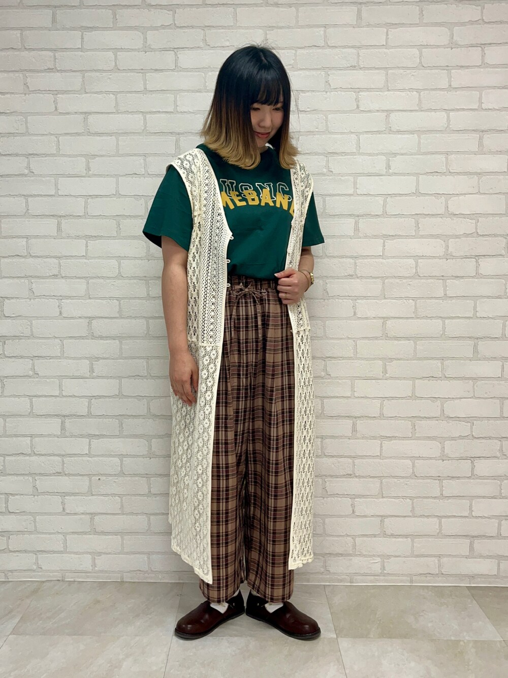 「サマンサ モスモス(Samansa Mos2)、サマンサモスモス、SM2、Samansa Mos2、楽チンコーデ、レース、ジレ、秋服準備はじめました、お洒落さんとつながりたい、ootd、チェック、Tシャツ、ゆるコーデ」｜「Samansa Mos2の前後2WAYレースジレワンピース（ワンピース、ホワイト系）」を使った、かもし🦆さん（レディース・160cm）の夏コーディネートの1枚目の写真