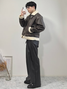 ジャケット/アウターを使った「レザーパンツ」の人気ファッション