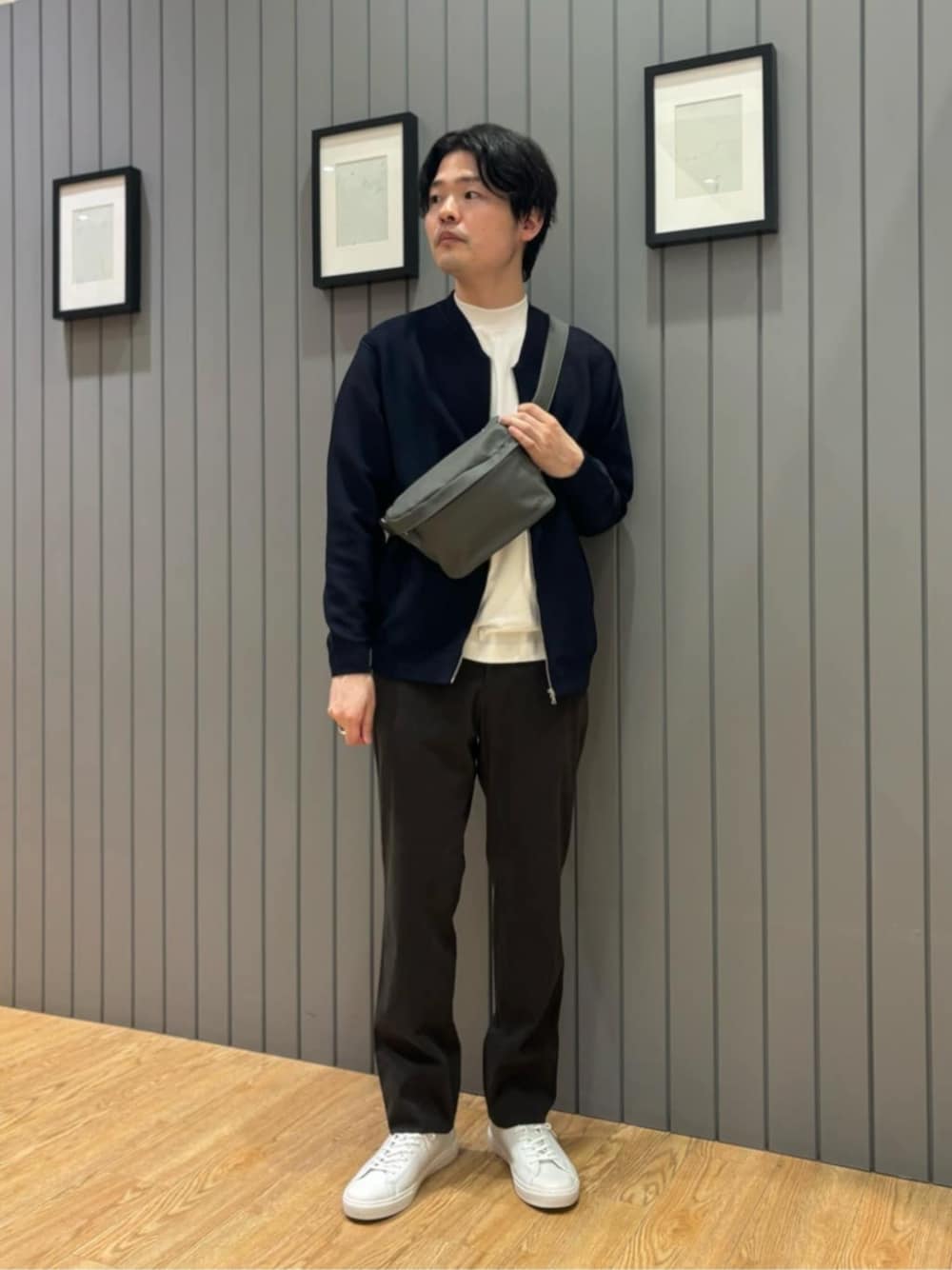「ベーシック/トラッド、スニーカー、リラックススタイル、green label relaxing、トラベル /リゾート、旅行、カジュアル、秋コーデ、秋服、ブルゾン」｜「gicipiの＜gicipi＞DELFINO モックネック カットソー（Tシャツ/カットソー、ホワイト系）」を使った、Shohei Okuyamaさん（メンズ・177cm）の秋コーディネートの1枚目の写真