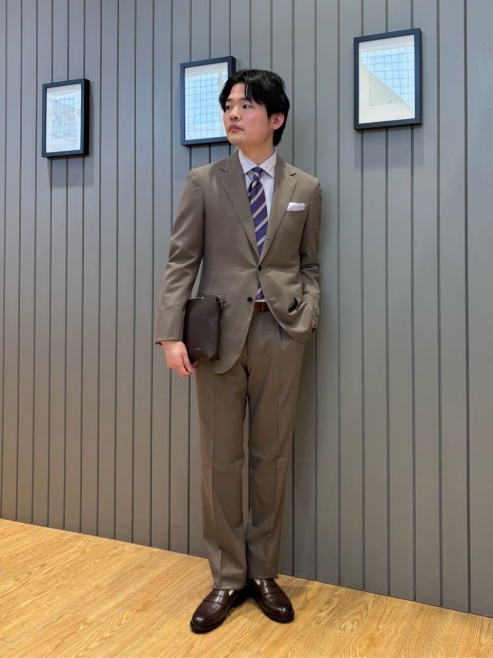ポケットチーフを使った「ベージュ」の人気ファッション