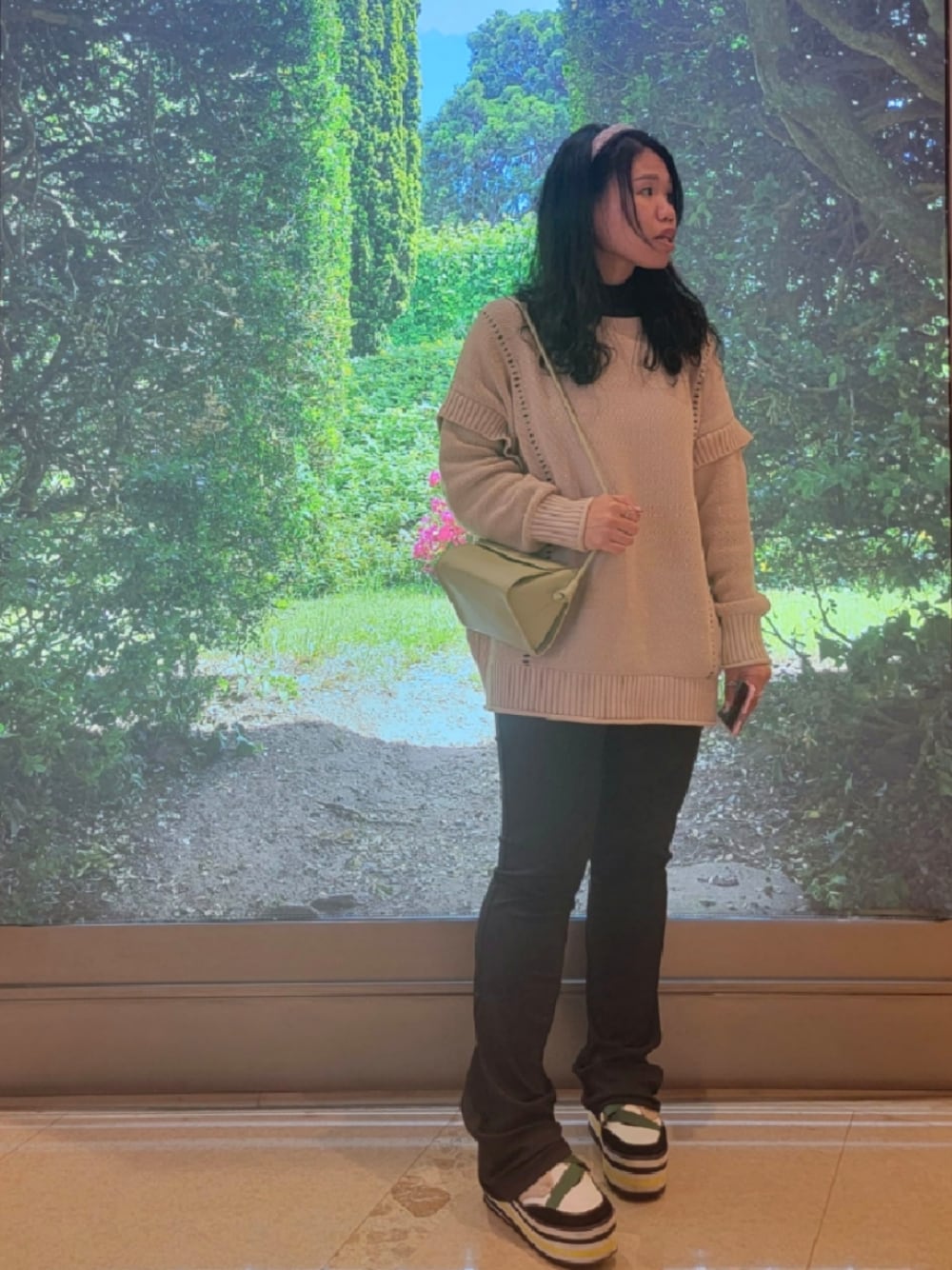 「ootd」｜「Thailand itemのアイテム（ショルダーバッグ、その他）」を使った、Jenny Wongさん（レディース・156cm）の冬コーディネートの1枚目の写真