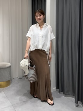 「アイテム（スカート、ブラウン系）」を使った、Hinako Satoさん（レディース・159cm）の夏コーディネート