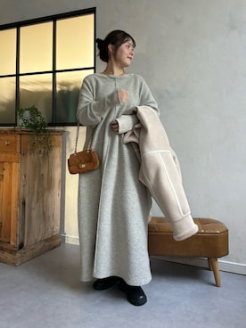 「アイテム（ショルダーバッグ、イエロー系）」を使った、Hinako Satoさん（レディース・159cm）の秋コーディネート