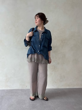 「DouDou（ドゥドゥ）の袖リブシアーデニムシャツ（シャツ/ブラウス、ブルー系）」を使った、Hinako Satoさん（レディース・159cm）の春コーディネート