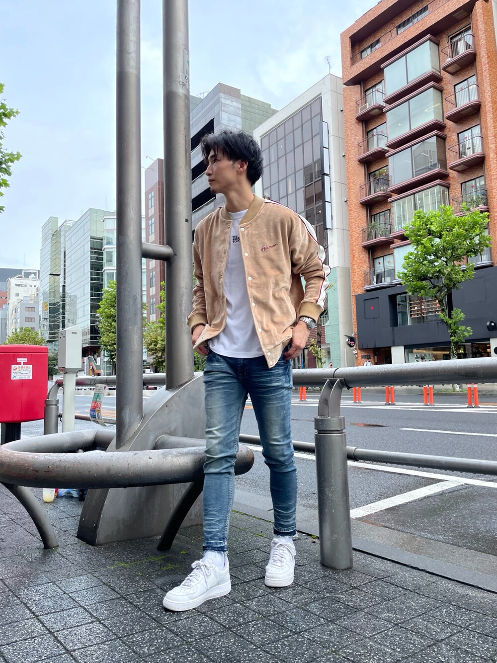 「Reroom、リルーム、ootd、outfit、秋のコーデ、ベージュ、デニム、スニーカー」｜「#Re:roomのアイテム（トップス、ベージュ系）」を使った、AYATOさん（メンズ・180cm）の秋コーディネートの1枚目の写真