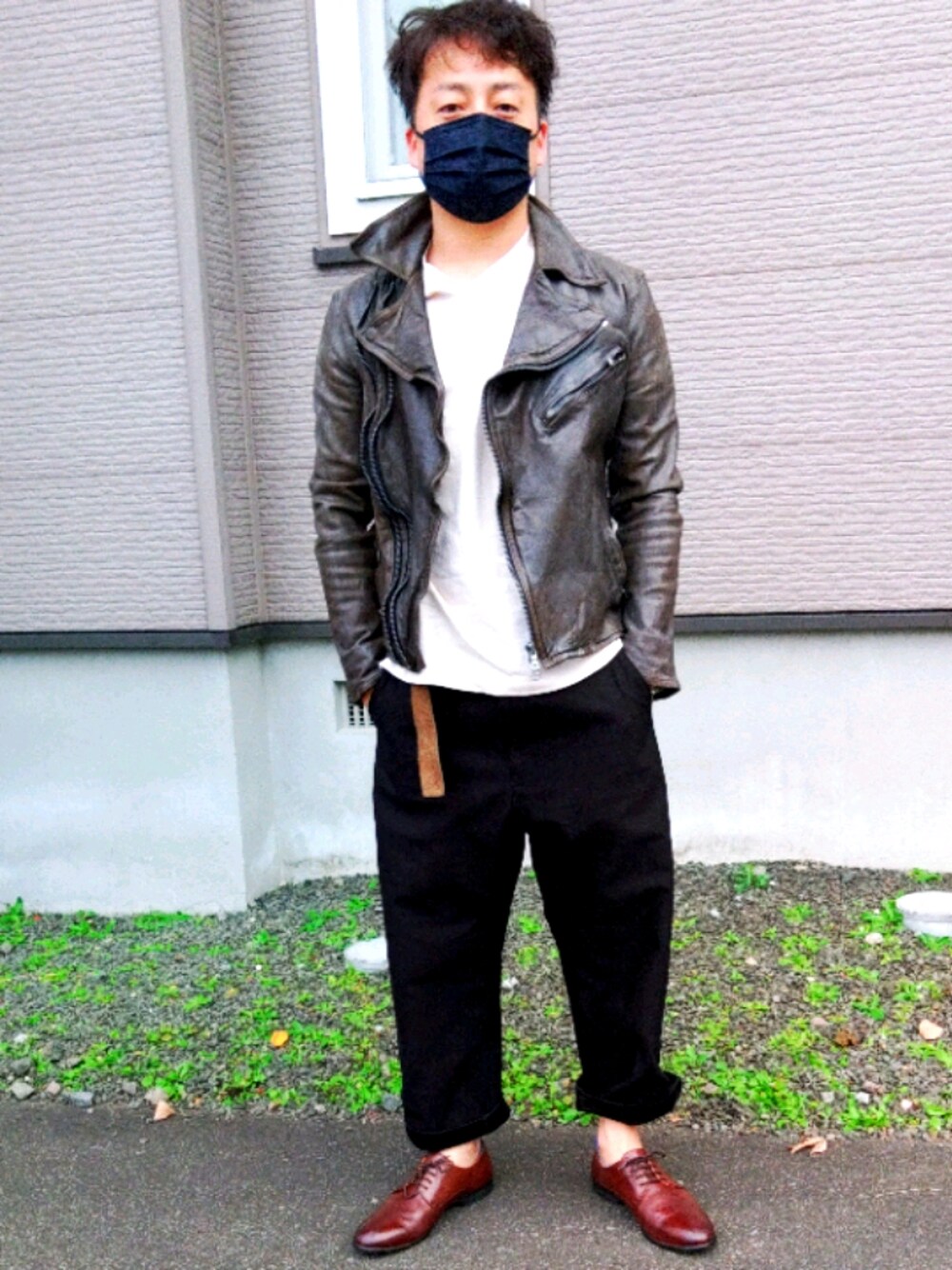 「シンプル、大人コーデ、今日のコーデ、オトナカジュアル、白Tシャツ、革靴、backlash、JUNYA WATANABE COMME des GARCONS MAN、JUNYA WATANABE MAN、COMME des GARCONS」｜「BACKLASHのアイテム（ライダースジャケット、グリーン系）」を使った、たかゆきさん（メンズ・169cm）の秋コーディネートの1枚目の写真