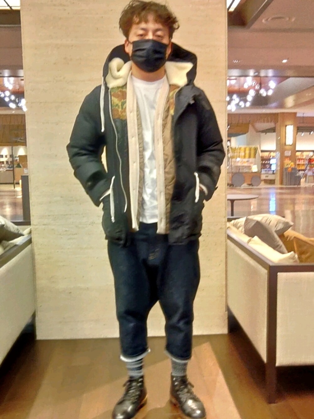 「私の推しブランド、冬コーデ、革靴、サルエルデニム、ダウンジャケット、eYe COMME des GARCONS JUNYA WATANABE MAN 、JUNYA WATANABE COMME des GARCONS MAN、JUNYA WATANABE MAN、COMME des GARCONS HOMME、Danner」｜「JUNYA WATANABE MANのアイテム（デニムパンツ、ブルー系）」を使った、たかゆきさん（メンズ・169cm）の冬コーディネートの1枚目の写真