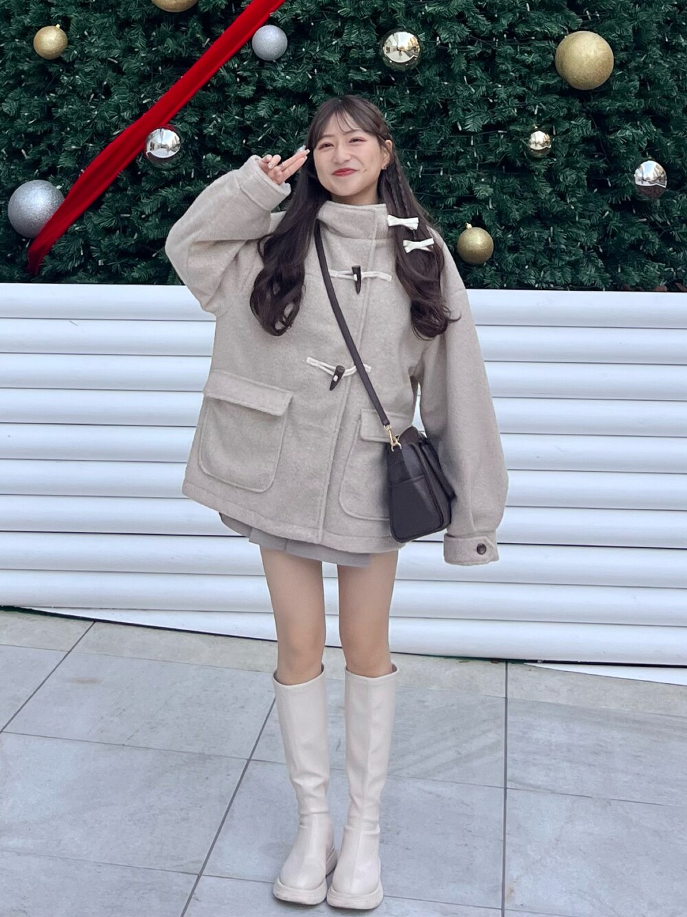 「ファッションを楽しもう、おでかけコーデ、シンプルスタイル、低身長コーデ、休日スタイル、クリスマスに着たい服、ワントーンコーデ、今日のコーデ、冬アウター、ロングブーツ、ダッフルコート」｜「GRLのアイテム（ダッフルコート、ベージュ系）」を使った、miyu Ӧさん（レディース・148cm）の秋コーディネートの1枚目の写真