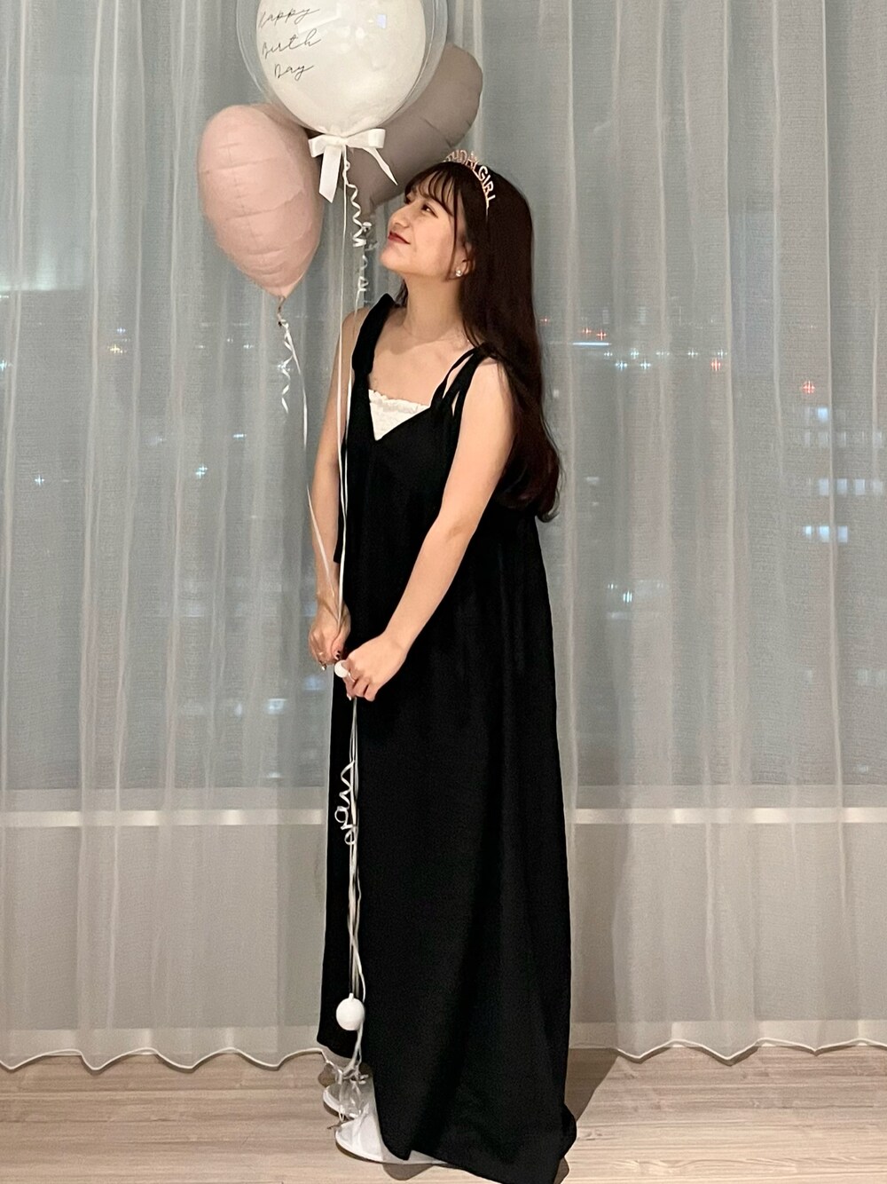GOLDS♡胸元リボンデザイン♡肩紐ビジュー♡ボウタイドレープ♡キャミトップス黒 miyu Ӧ｜Chicoのワンピースを使った夏コーディネート - WEAR