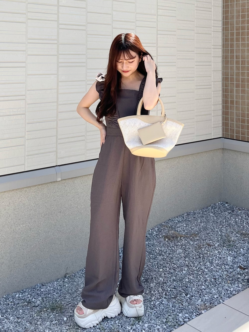 「休日コーデ、シンプルスタイル、夏コーデ、シンプルコーデ、ノースリーブ、プチプラコーデ、GRL、低身長コーデ、厚底シューズ、厚底サンダル、サロペット、オーバーオール、オールインワン」｜「GRLのアイテム（オールインワン・サロペット、ブラウン系）」を使った、miyu Ӧさん（レディース・148cm）の夏コーディネートの1枚目の写真