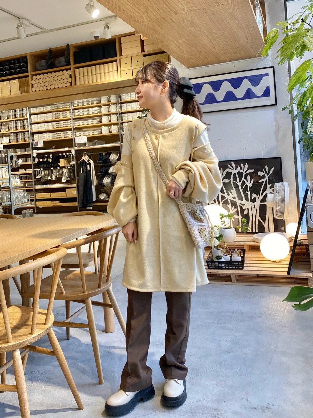 「今日のコーデ、ニット/セーター、シンプルコーデ、休日スタイル、着回しコーデ、パンツスタイル、ガーリーコーデ、ミニバッグ、厚底シューズ」｜「Kastaneの【マルチウェイ】スリットボレロSET（カーディガン/ボレロ、ホワイト系）」を使った、miyu Ӧさん（レディース・148cm）の冬コーディネートの1枚目の写真