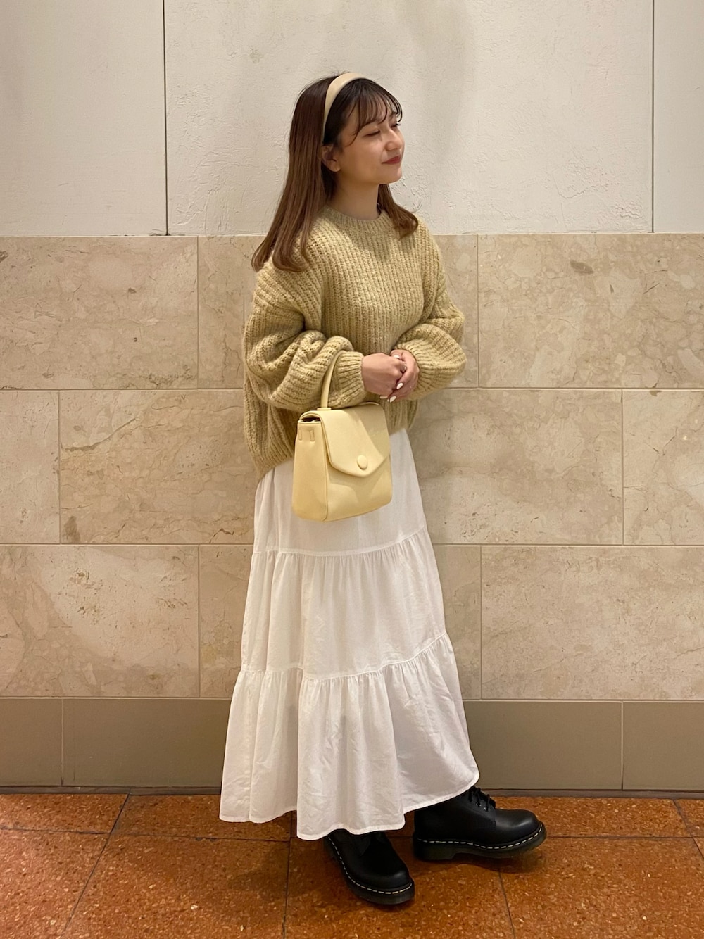 「ニット、秋のコーデ、ロングブーツ、デート、お出かけコーデ、シンプルコーデ、ミニバッグ、イエローコーデ、ディズニーコーデ、厚底ブーツ、大人ガーリー、低身長コーデ、今日のコーデ、ニットコーデ」｜「HeatherのCotton Candy Knit　255086（ニット/セーター、イエロー系）」を使った、miyu Ӧさん（レディース・148cm）の秋コーディネートの1枚目の写真