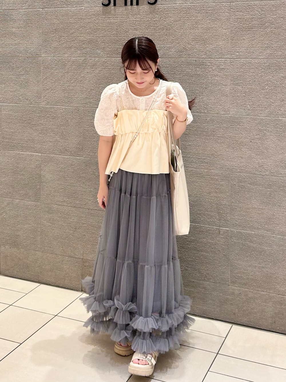 「休日コーデ、低身長コーデ、今日のコーデ、ナチュラルガーリー、フェススタイル、おでかけコーデ、ガーリーコーデ、淡色女子、チュールスカート、ビスチェ、トートバッグ、ロングスカート」｜「mlineの[mline]ベアギャザーキャミソール（キャミソール、ホワイト系）」を使った、miyu Ӧさん（レディース・148cm）の夏コーディネートの1枚目の写真