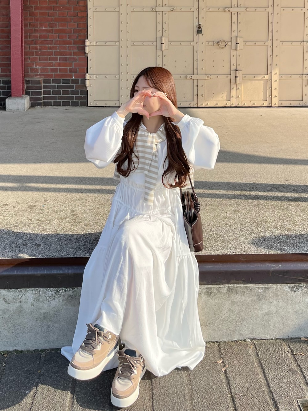 「シンプルコーデ、夏コーデ、ワントーンコーデ、スニーカーコーデ、低身長コーデ、ナチュラルガーリー、ワンピース、淡色コーデ、スニーカー女子、ガーリーコーデ」｜「another ordinary dayのアイテム（ワンピース、ホワイト系）」を使った、miyu Ӧさん（レディース・148cm）の春コーディネートの1枚目の写真