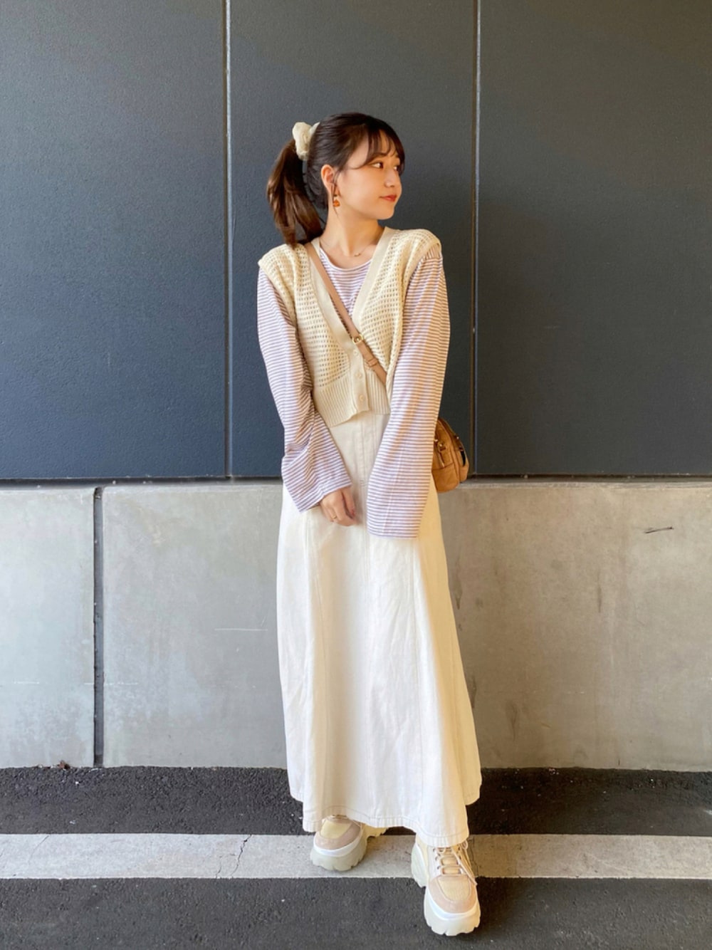 「WEGO、ボーダー、ベスト、ZARA、休日スタイル、厚底シューズ、きれいめカジュアル、ミニバッグ、GRL、低身長コーデ、秋コーデ、秋冬コーデ、低身長女子」｜「WEGOのWEGO/厚底スニーカー（スニーカー、ベージュ系）」を使った、miyu Ӧさん（レディース・148cm）の秋コーディネートの1枚目の写真