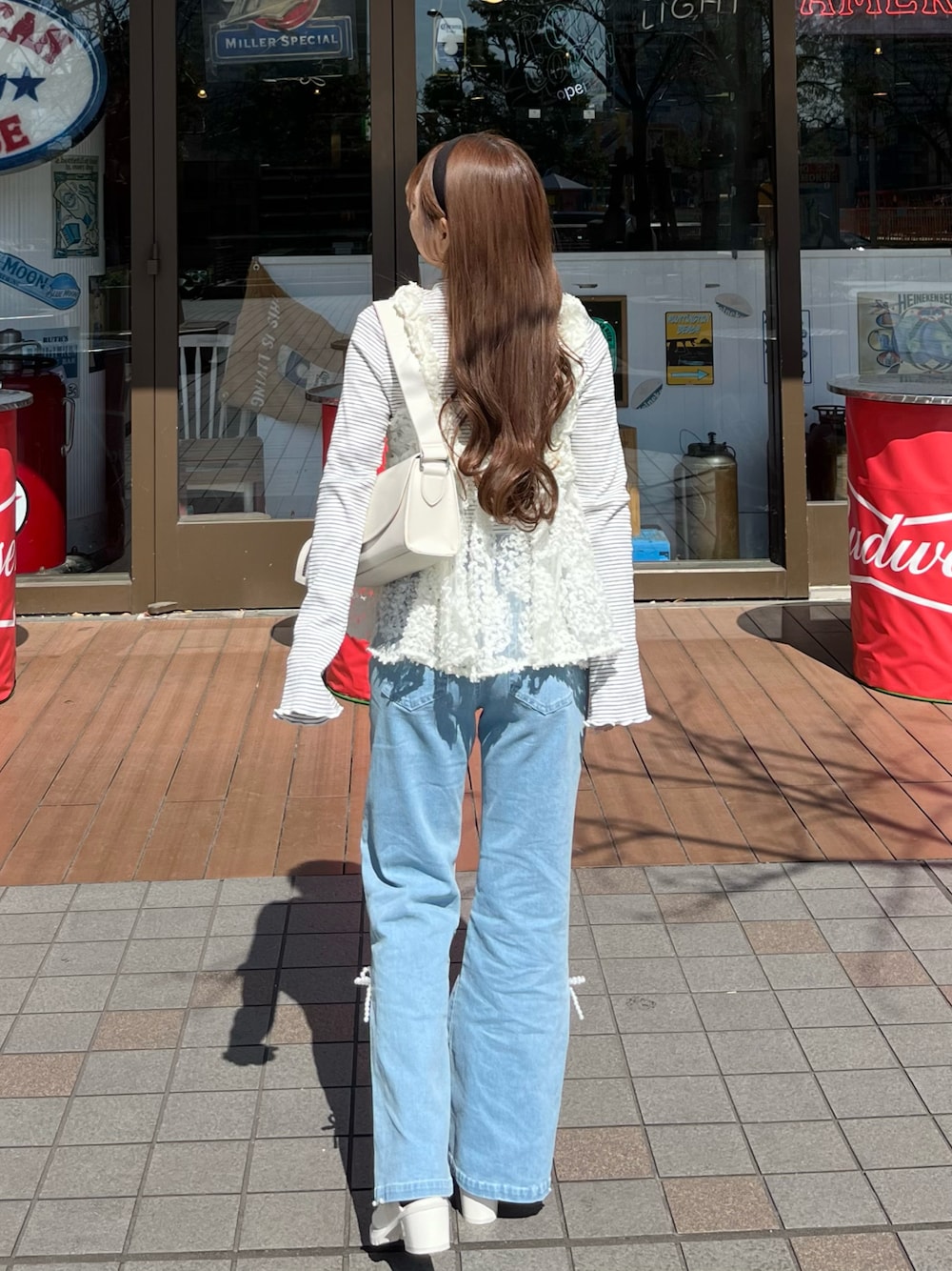 「春のおしゃ見えテクニック、シンプルコーデ、パンツスタイル、春服みてみて、今日のコーデ、レイヤードスタイル、フレアパンツ、春服、デニムコーデ、デニムパンツ、低身長コーデ、お出かけコーデ、春コーデ、淡色コーデ」｜「SNIDELのボリュームキャミトップス（キャミソール、ホワイト系）」を使った、miyu Ӧさん（レディース・148cm）の春コーディネートの1枚目の写真