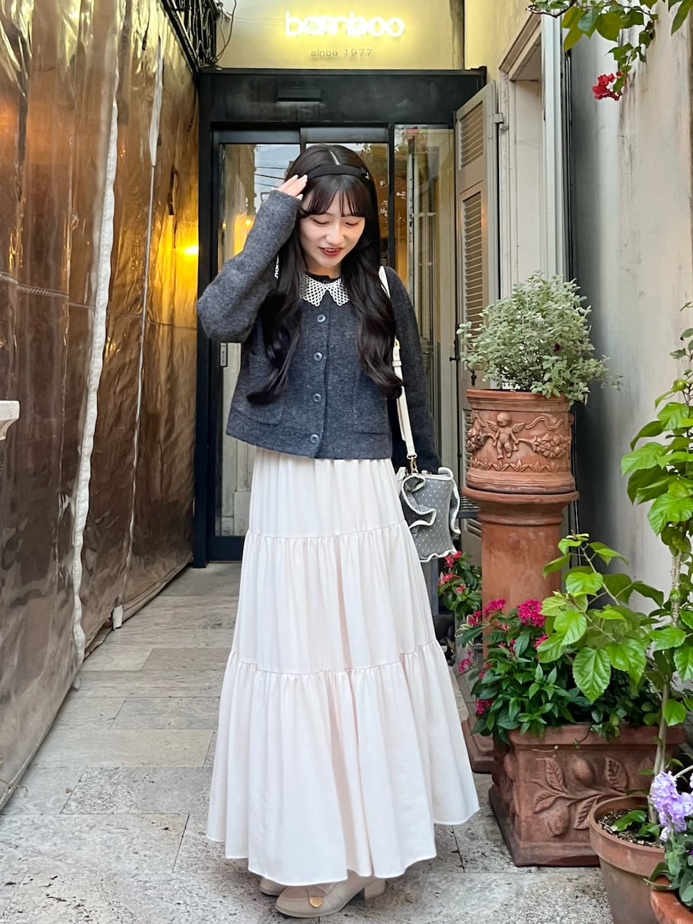 「最近のいい感じコーデ、秋冬コーデ、大人かわいい、お出かけコーデ、低身長コーデ、シンプルスタイル、淡色コーデ、ティアードスカート、今日のコーデ、休日スタイル、綺麗めコーデ、umm.claïr、ガーリーコーデ」｜「ZARAのアイテム（カーディガン/ボレロ、グレー系）」を使った、miyu Ӧさん（レディース・149cm）の秋コーディネートの1枚目の写真