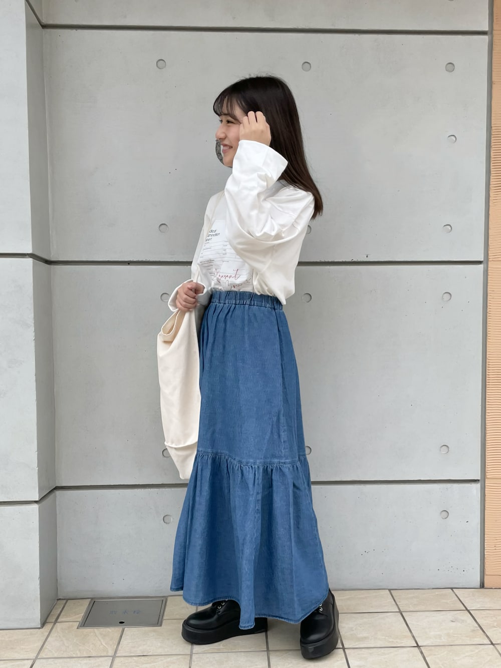 「ビッグシルエット、GU、休日スタイル、プチプラ、GRL、ラクチンコーデ、低身長コーデ、オトナカジュアル、秋服準備はじめました」｜「JUNREDの【tai×JUNRed】カルテプリントワイドスリットカットソー（Tシャツ/カットソー、ホワイト系）」を使った、miyu Ӧさん（レディース・148cm）の秋コーディネートの1枚目の写真