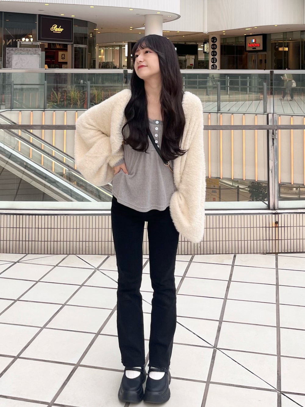 One after another ワンピース 黒ウールMIX フェミニンコーデ one after another NICE CLAUP｜【Black collection】アメスリ