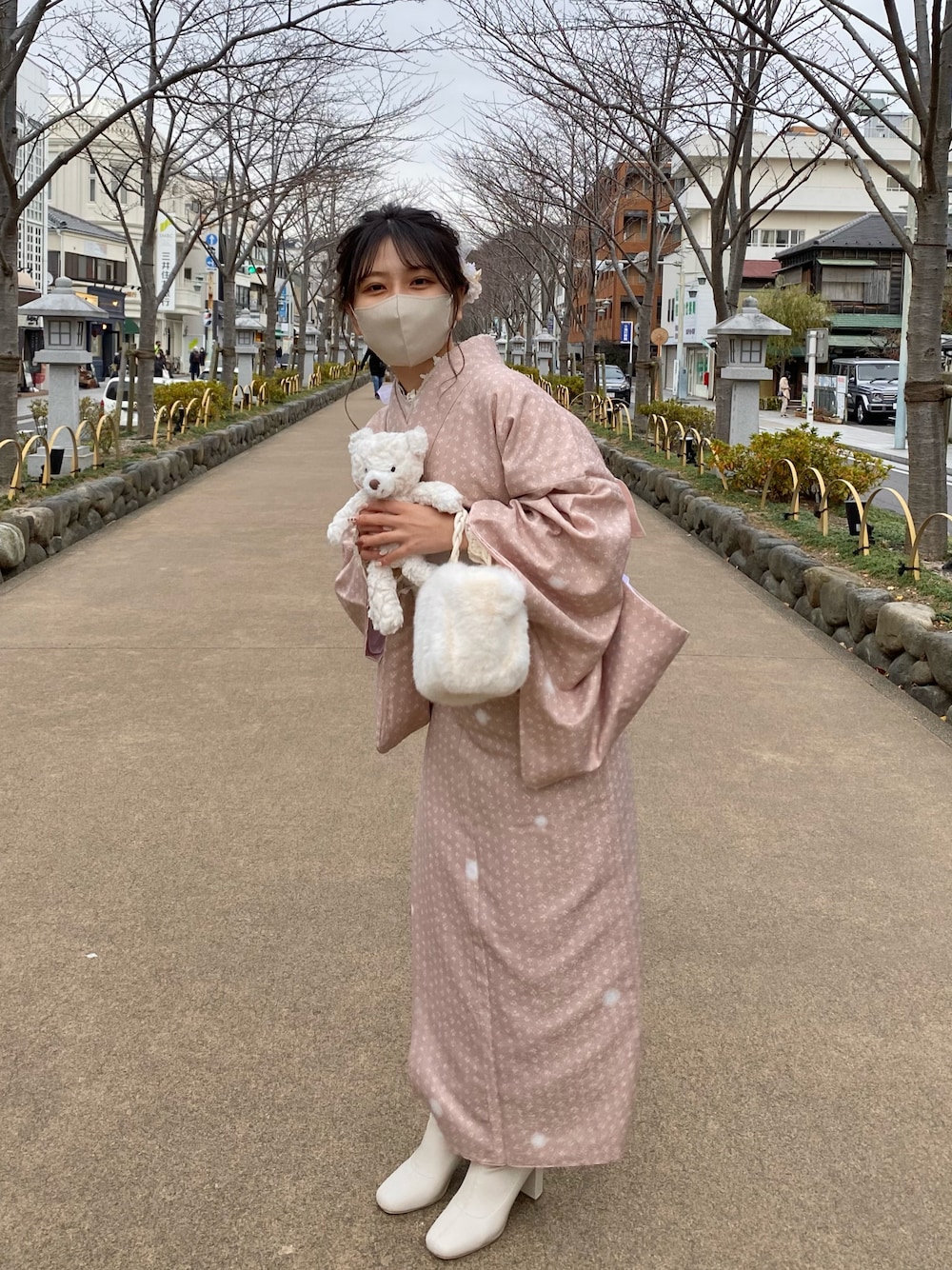 「休日コーデ、低身長コーデ、着物、ブーツ、ショートブーツ、ヘアアレンジ、ミニバッグ、ファー小物、ファーバッグ」｜「villageのアイテム（着物、ピンク系）」を使った、miyu Ӧさん（レディース・148cm）の冬コーディネートの1枚目の写真