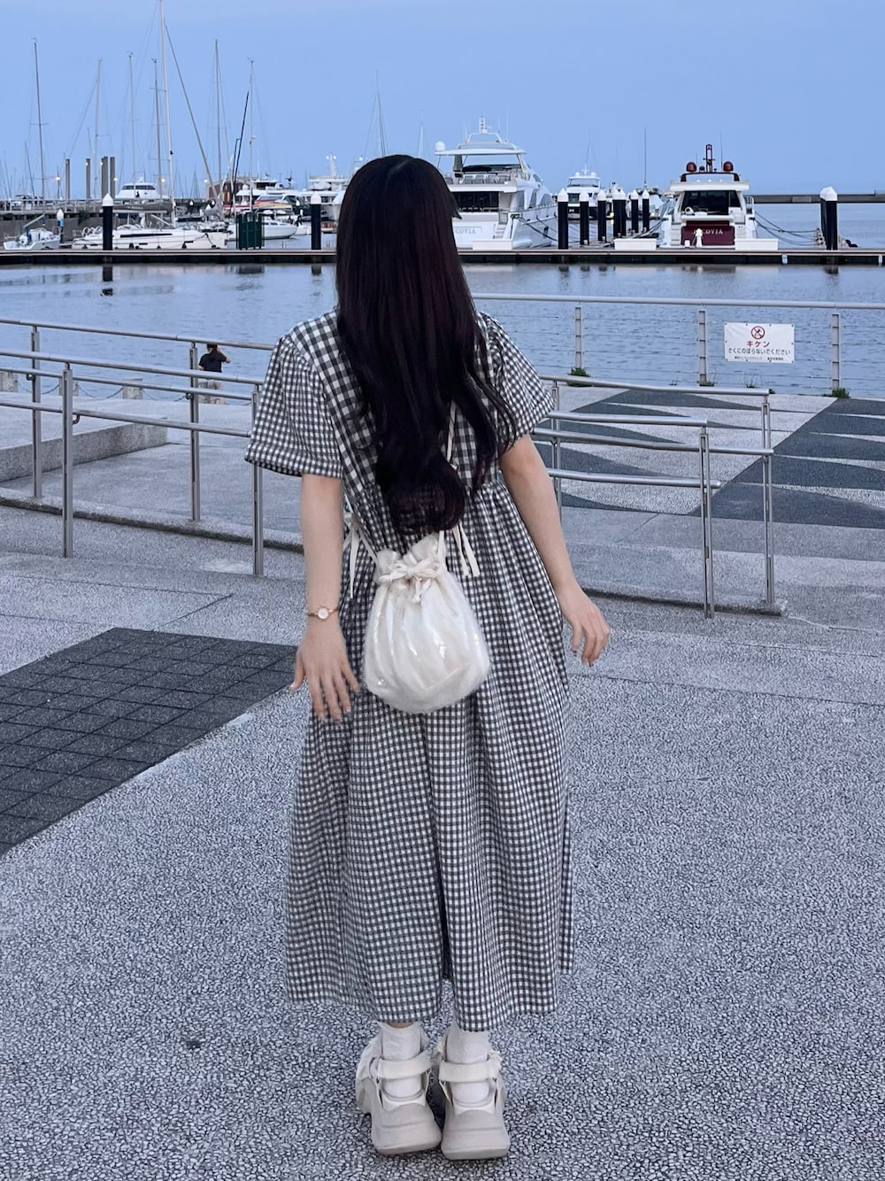 「初夏コーデ、シンプルスタイル、今日のコーデ、オトナカワイイ、低身長女子、淡色コーデ、おでかけコーデ、ワンピース、チェック、厚底サンダル、大人かわいい、リボン」｜「merry jennyのリボンがいっぱいワンピース（ワンピース、ブラック系）」を使った、miyu Ӧさん（レディース・148cm）の春コーディネートの1枚目の写真