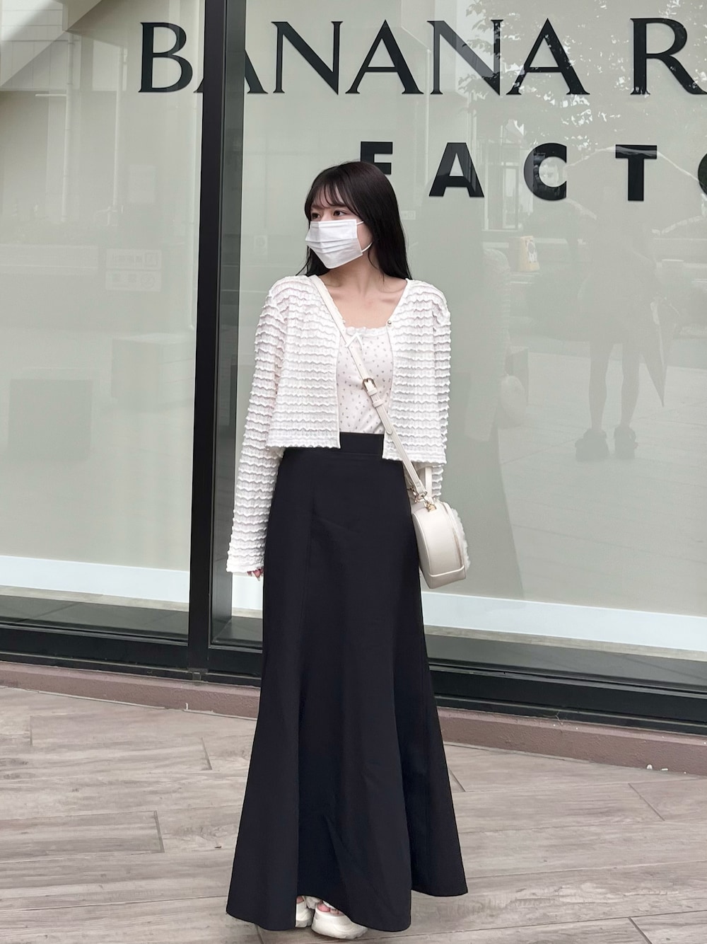 「夏ファッション、お出かけコーデ、大人可愛い、着回しコーデ、厚底サンダル、大人ガーリー、マーメイドスカート、キレイめコーデ、着痩せコーデ、低身長コーデ、スカートスタイル、今日のコーデ、休日スタイル、シンプルコーデ、umm.claïr」｜「umm.claïrのアイテム（カーディガン/ボレロ、ホワイト系）」を使った、miyu Ӧさん（レディース・149cm）の夏コーディネートの1枚目の写真