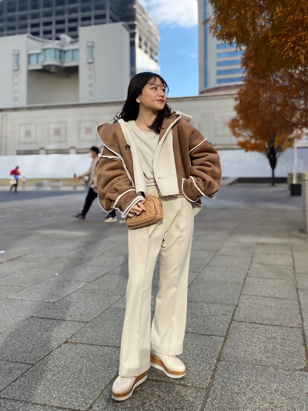 「冬コーデ、厚底シューズ、ボアジャケット、パンツスタイル、シンプルコーデ、ミニバッグ、ブラウンコーデ、マイベストコーデ2021、未来のWEARISTAプロジェクト」｜「ZARAのアイテム（ショルダーバッグ、ブラウン系）」を使った、miyu Ӧさん（レディース・148cm）の冬コーディネートの1枚目の写真