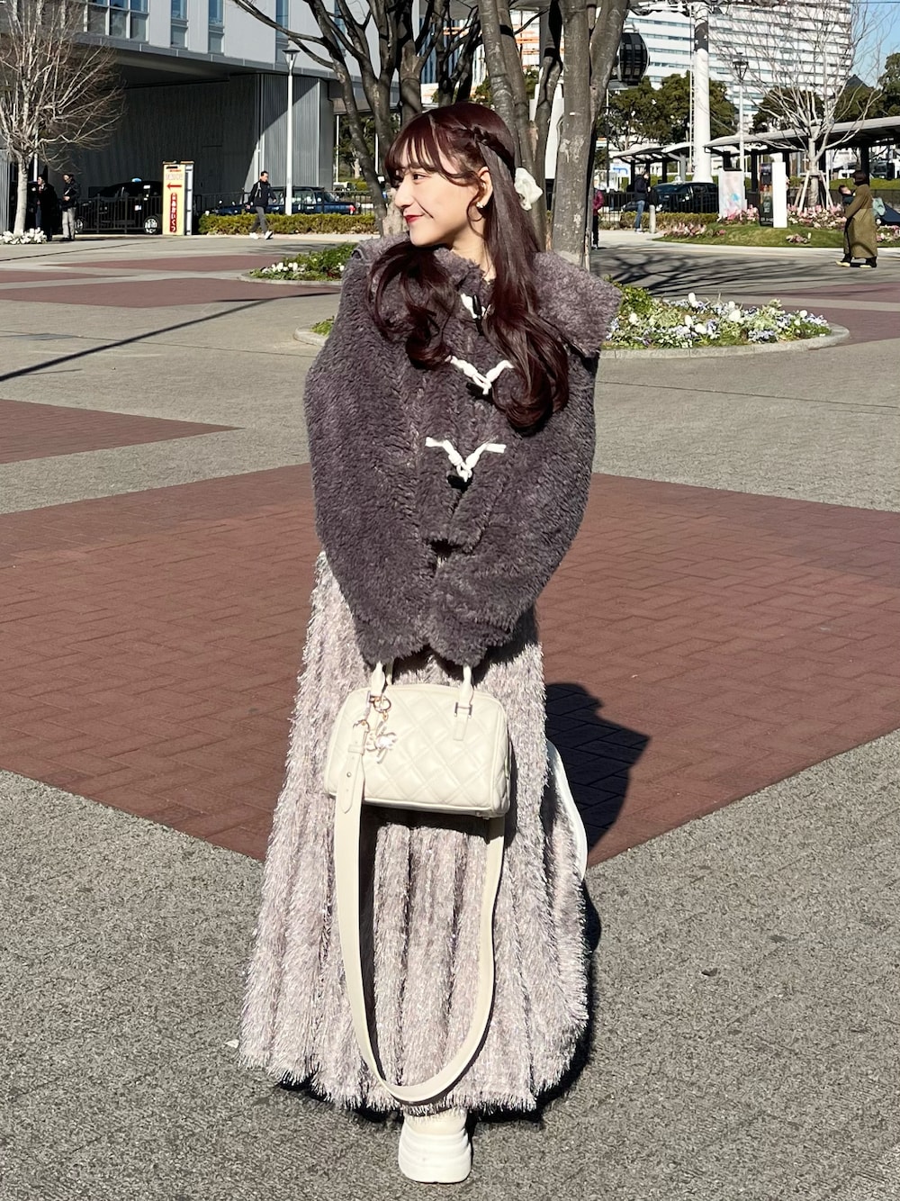 「冬を彩る色いろコーデ、冬ファッション、今日のコーデ、冬のコーデ、冬アウター、ガーリーコーデ、シンプルスタイル、冬服、低身長コーデ、ロングスカート、ダッフルコート、ショートブーツ、厚底ブーツ、キルティングバッグ」｜「sheinのアイテム（ジャケット/アウター、グレー系）」を使った、miyu Ӧさん（レディース・148cm）の冬コーディネートの1枚目の写真