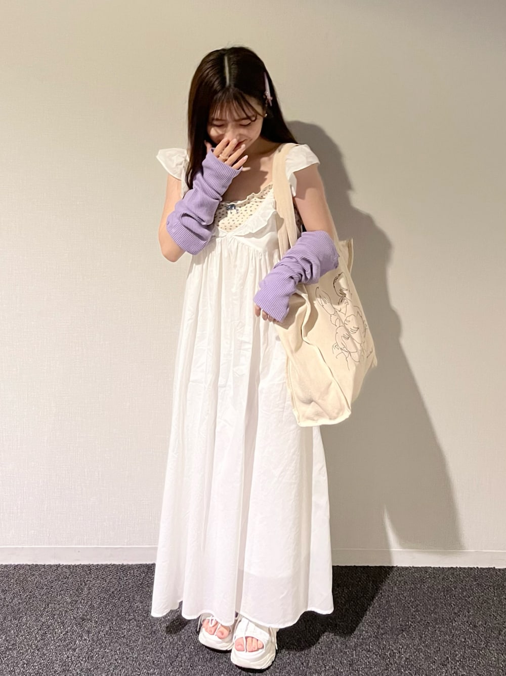 「お出かけコーデ、シンプルコーデ、カラー×コーデ、秋コーデ、オタ活、休日スタイル、アームウォーマー、ワンピース、キャミワンピ、厚底シューズ、厚底サンダル、ロングワンピース」｜「Heatherのコットンフリルノースリーブワンピース　285610（ワンピース、ホワイト系）」を使った、miyu Ӧさん（レディース・148cm）の夏コーディネートの1枚目の写真