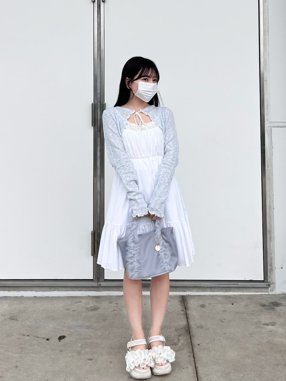 「夏コーデ、カジュアルガーリー、夏服コーデ、ガーリーコーデ、ワンピ―ス、ブルべ夏、フェミニン、低身長コーデ、ブルー、淡色コーデ、今日のコーデ、休日スタイル、シンプルコーデ、厚底サンダル」｜「SNIDELのカーデセットキャミミニワンピース（ワンピース、イエロー系）」を使った、miyu Ӧさん（レディース・149cm）の夏コーディネートの1枚目の写真