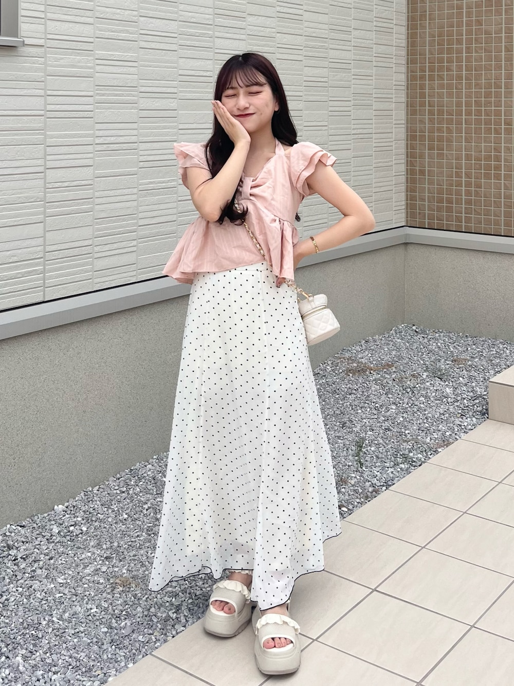 「夏服、おでかけコーデ、夏コーデ、休日スタイル、淡色コーデ、ノースリーブ、お出かけコーデ、GRL、プチプラコーデ、ブラウス、スカートスタイル、厚底シューズ、厚底サンダル」｜「GRLのアイテム（スカート、ホワイト系）」を使った、miyu Ӧさん（レディース・148cm）の夏コーディネートの1枚目の写真
