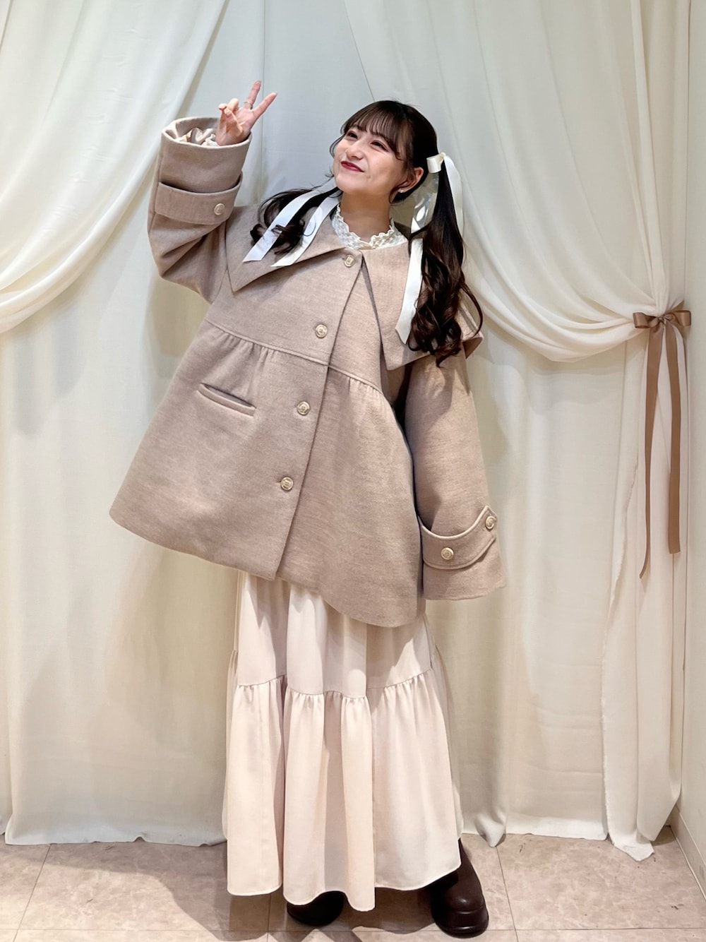 「ファッションを楽しもう、休日コーデ、冬アウター、今日のコーデ、休日スタイル、あったかコーデ、ナチュラルガーリー、ティアードスカート、冬服、アウター、淡色コーデ、低身長コーデ、umm.claïr、ガーリーコーデ」｜「umm.claïrのアイテム（ジャケット/アウター、ベージュ系）」を使った、miyu Ӧさん（レディース・148cm）の秋コーディネートの1枚目の写真