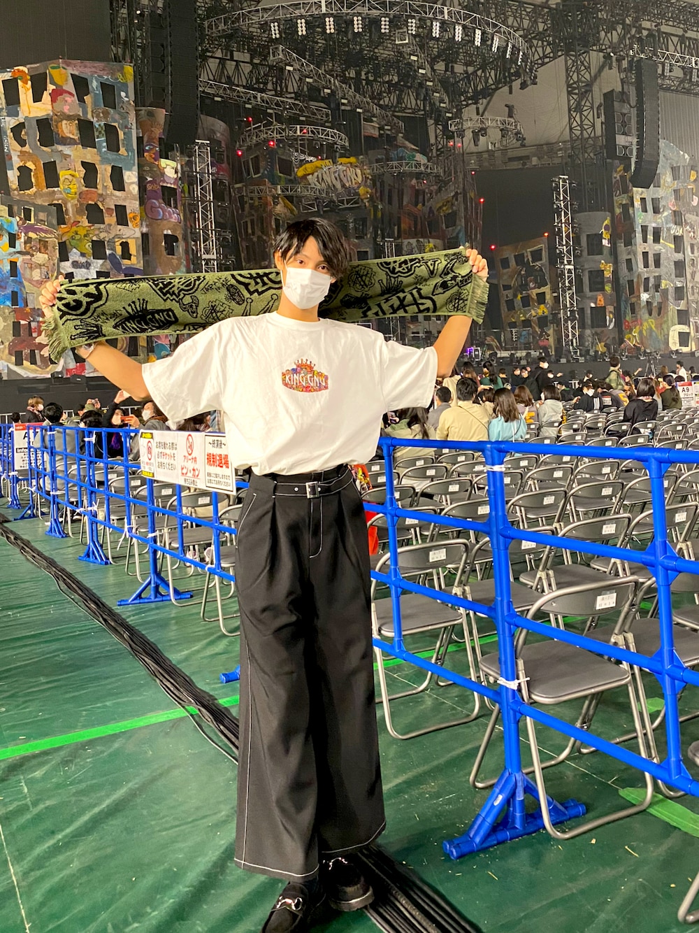 「King Gnu、ライブコーデ、HARE、niko and ...、ISSEY MIYAKE、みんなの白Tフェス、シンプル」｜「niko and...のフェイクレザービットローファー（その他シューズ、グレー系）」を使った、haretoさん（メンズ・171cm）の夏コーディネートの1枚目の写真