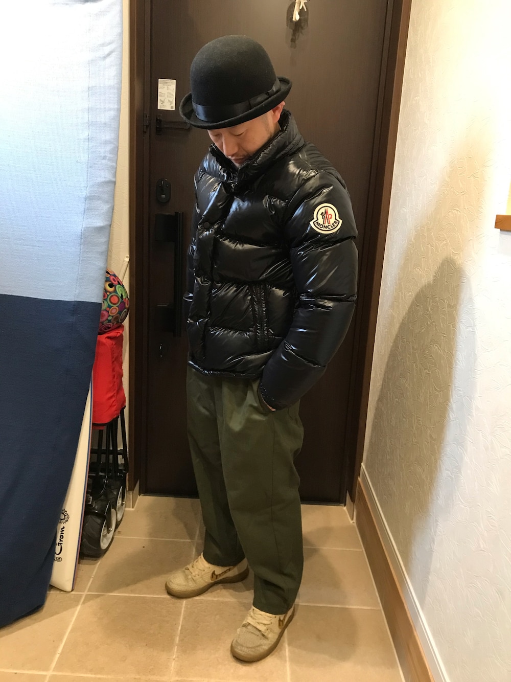 モンクレールシャツパンツスニーカーバッグに合うバケットハット 1646110057_1000.jpg