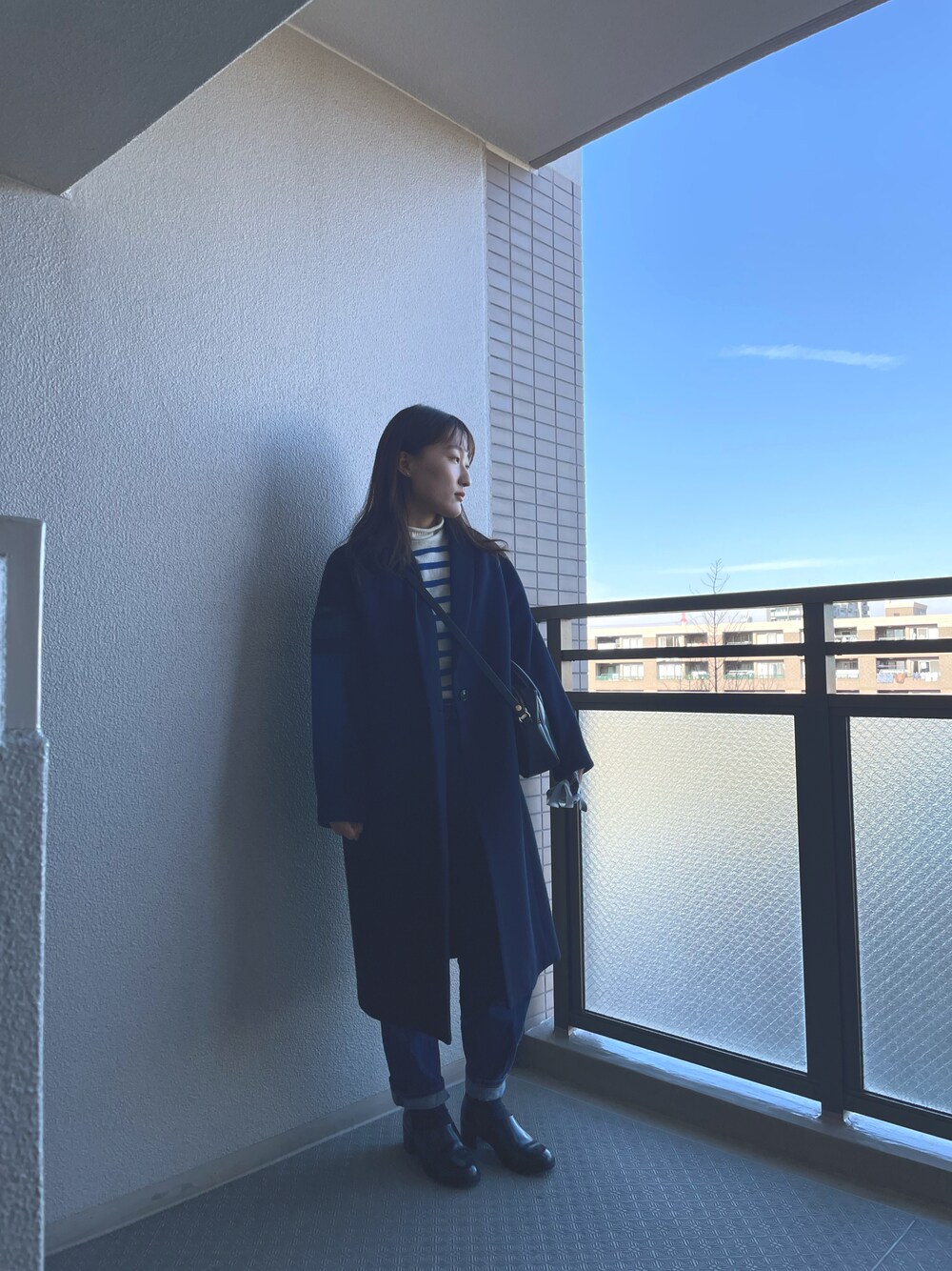 「オトナカジュアル、おしゃれさんと繋がりたい、冬、オトナ女子、パンツコーデ、あったかコーデ、ootd、大人女子、コート、GU、ミニバッグ、デニム」｜「HARUTAの【HARUTA for SALON】［22.5cm～25.0cm展開］SPOCK SHOES（ローファー、ブラック系）」を使った、안경( AnnGyoen)さん（レディース・161cm）の冬コーディネートの1枚目の写真