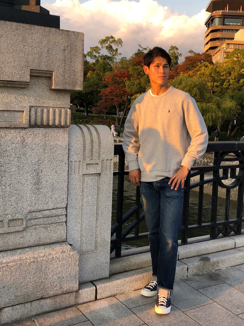 「LEVI'S VINTAGE CLOTHINGのアイテム（デニムパンツ、ブルー系）」を使った、Takahiro さん（メンズ・183cm）の秋コーディネートの1枚目の写真