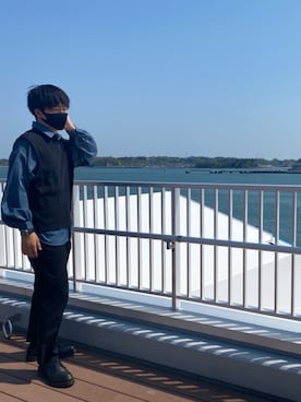 「海」｜「アイテム（スラックス）」を使った、teruterudaznさん（メンズ・177cm）の春コーディネート