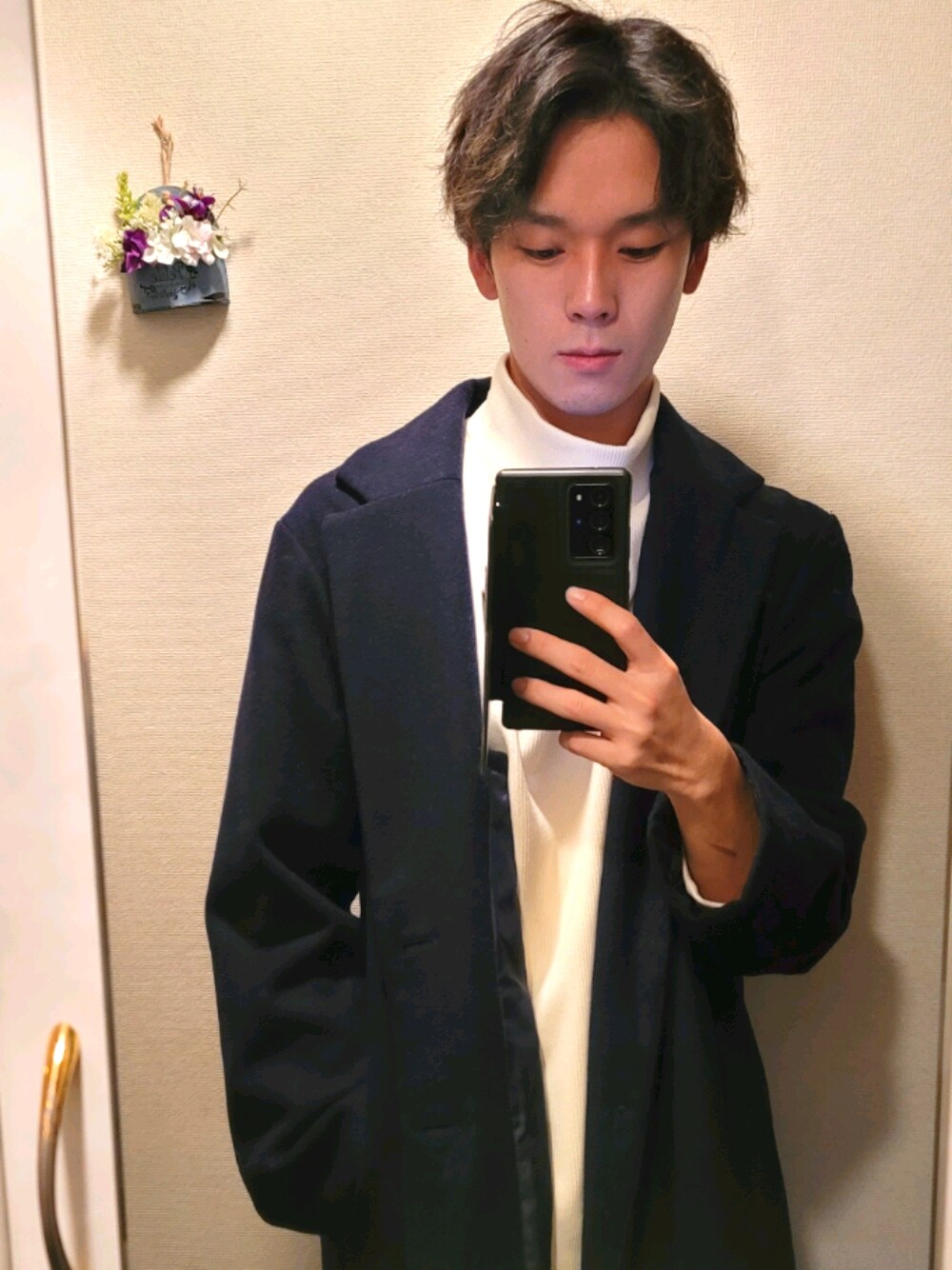 「コート、シンプル、ラフ、冬服、さむい、お洒落さんとつながりたい、いいね、save、フォローお願いします🤑、冬コーデ、冬、おしゃれさんと繋がりたい」｜「不明のアイテム（ニット/セーター、ホワイト系）」を使った、たけたけ相互フォローさん（メンズ・174cm）の秋コーディネートの1枚目の写真