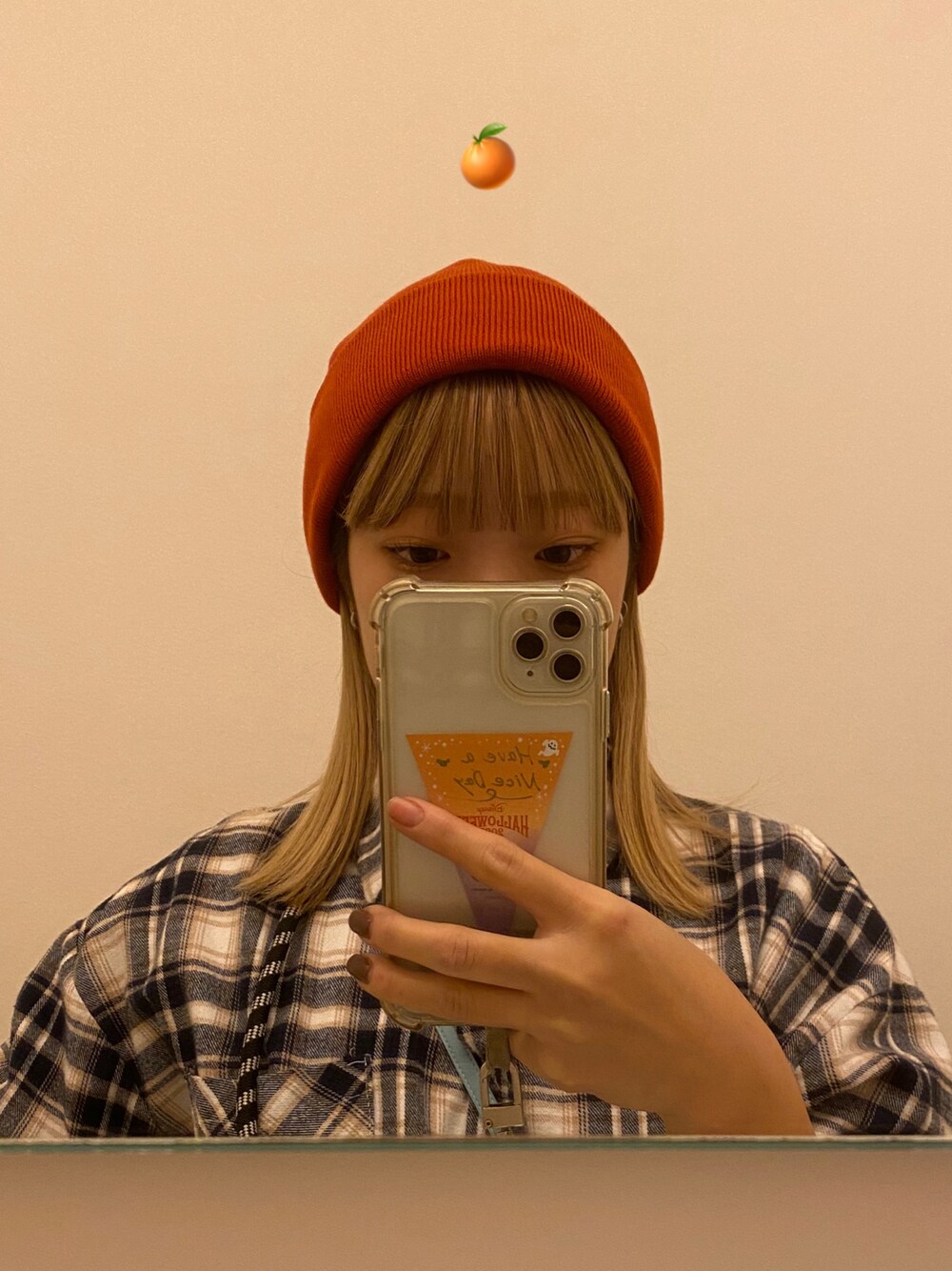 「UNIQLOのアイテム（ニットキャップ/ビーニー、オレンジ系）」を使った、ちひろさん（レディース・150cm）の冬コーディネートの1枚目の写真