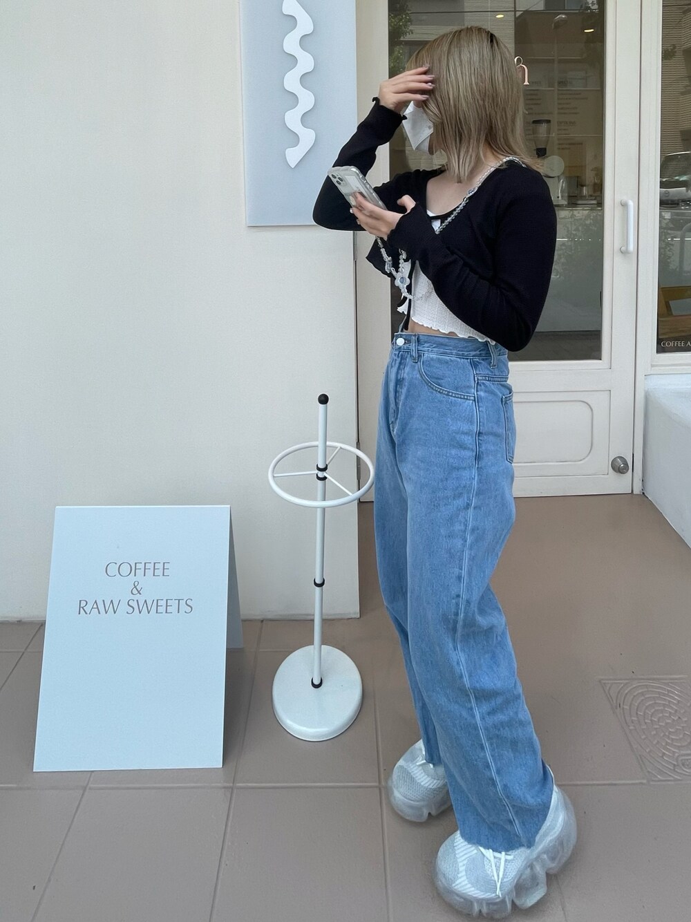 「韓国ファッション、デニム」｜「SHEINのアイテム（デニムパンツ、ブルー系）」を使った、ちひろさん（レディース・150cm）の夏コーディネートの1枚目の写真