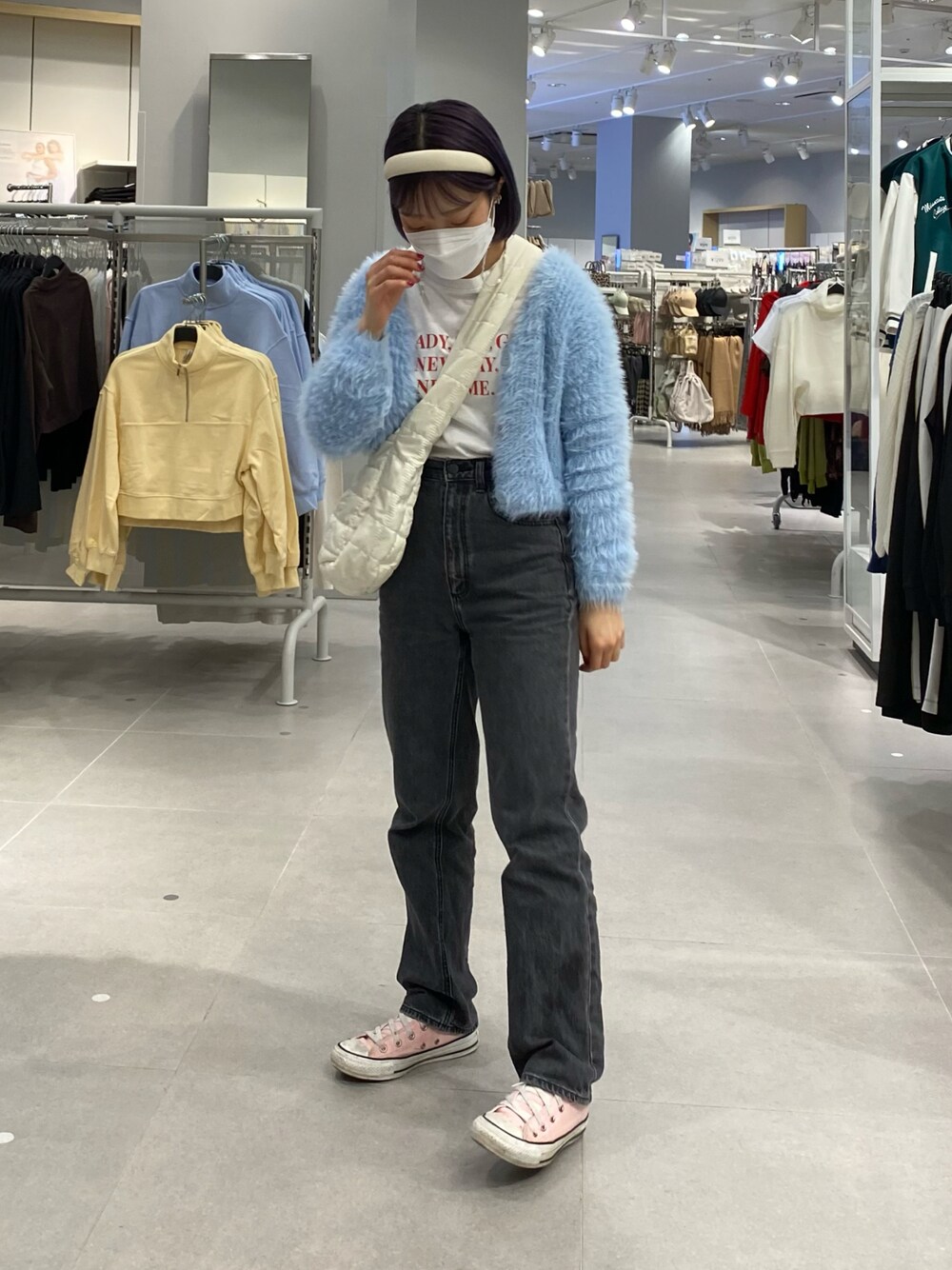 「韓国ファッション、韓国」｜「GUのアイテム（デニムパンツ、ブラック系）」を使った、ちひろさん（レディース・149cm）の冬コーディネートの1枚目の写真