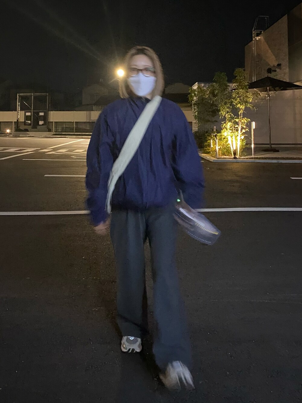 「STARTERのアイテム（ナイロンジャケット、ブルー系）」を使った、ちひろさん（レディース・150cm）の冬コーディネートの1枚目の写真