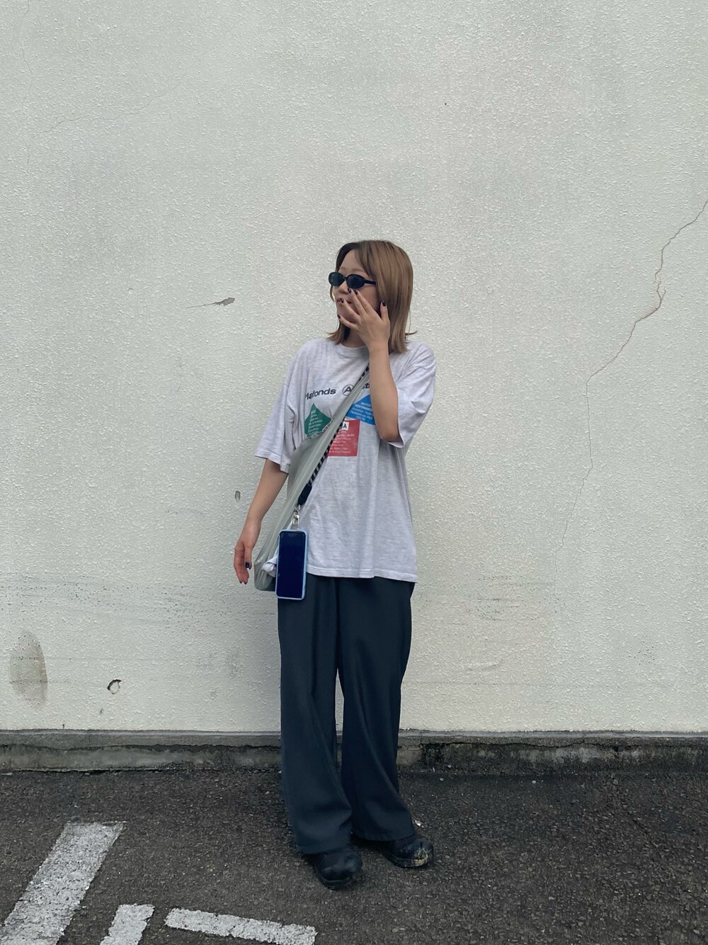 「古着」｜「古着のアイテム（Tシャツ/カットソー、グレー系）」を使った、ちひろさん（レディース・150cm）の夏コーディネートの1枚目の写真